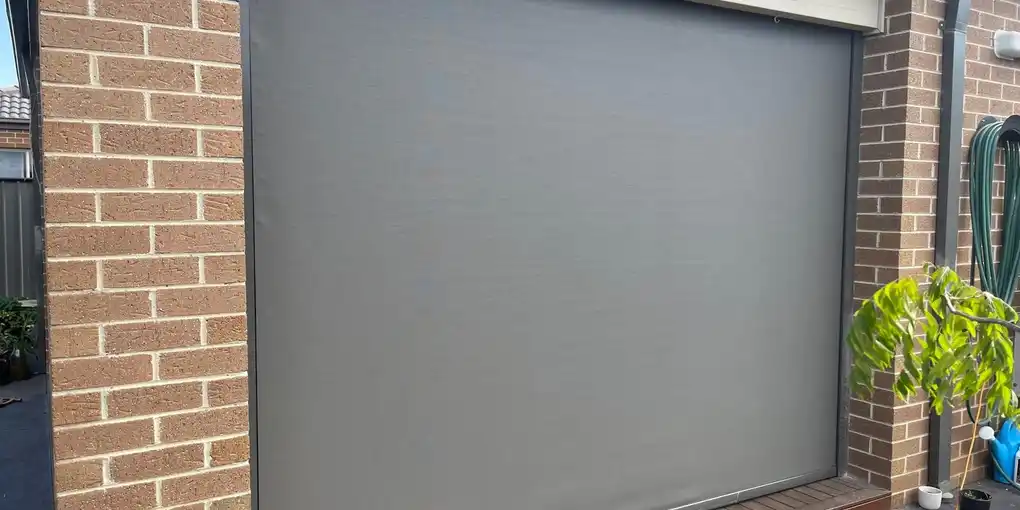 Outdoor blinds